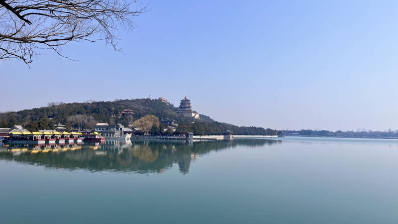 颐和园湖光山色映古塔图片