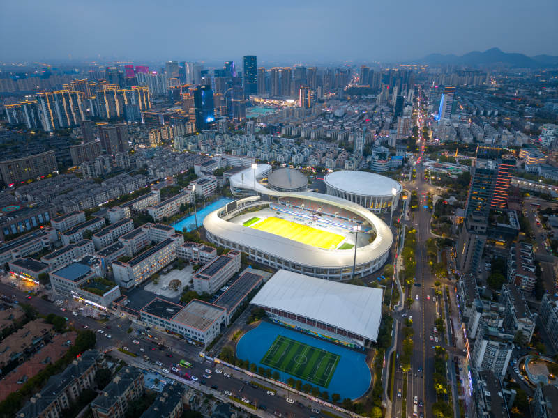 杭州市临平区城市黄昏体育场馆图片