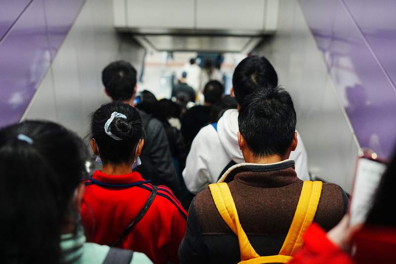 地铁站的早晨图片