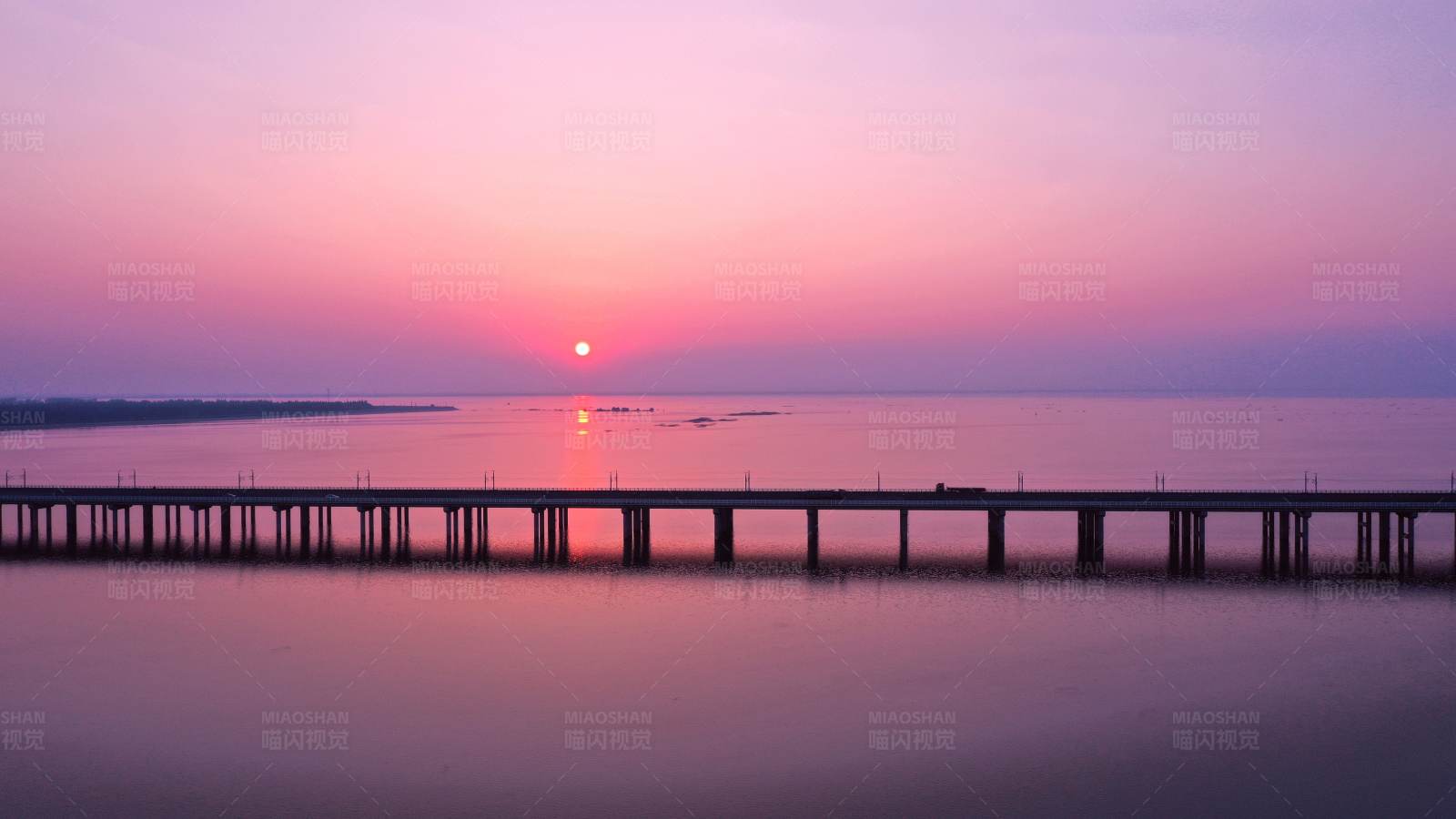 夕阳下的南京石臼湖特大桥 图片