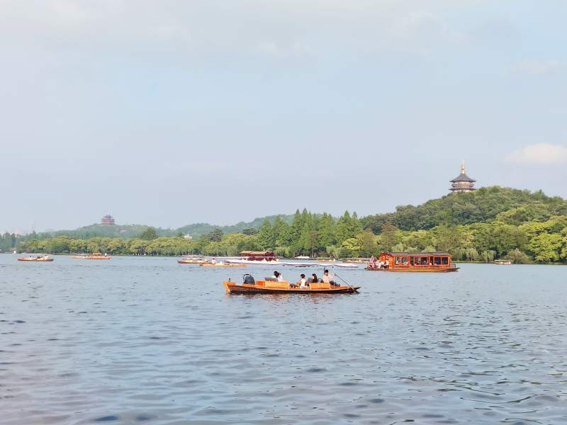 杭州西湖游船图片