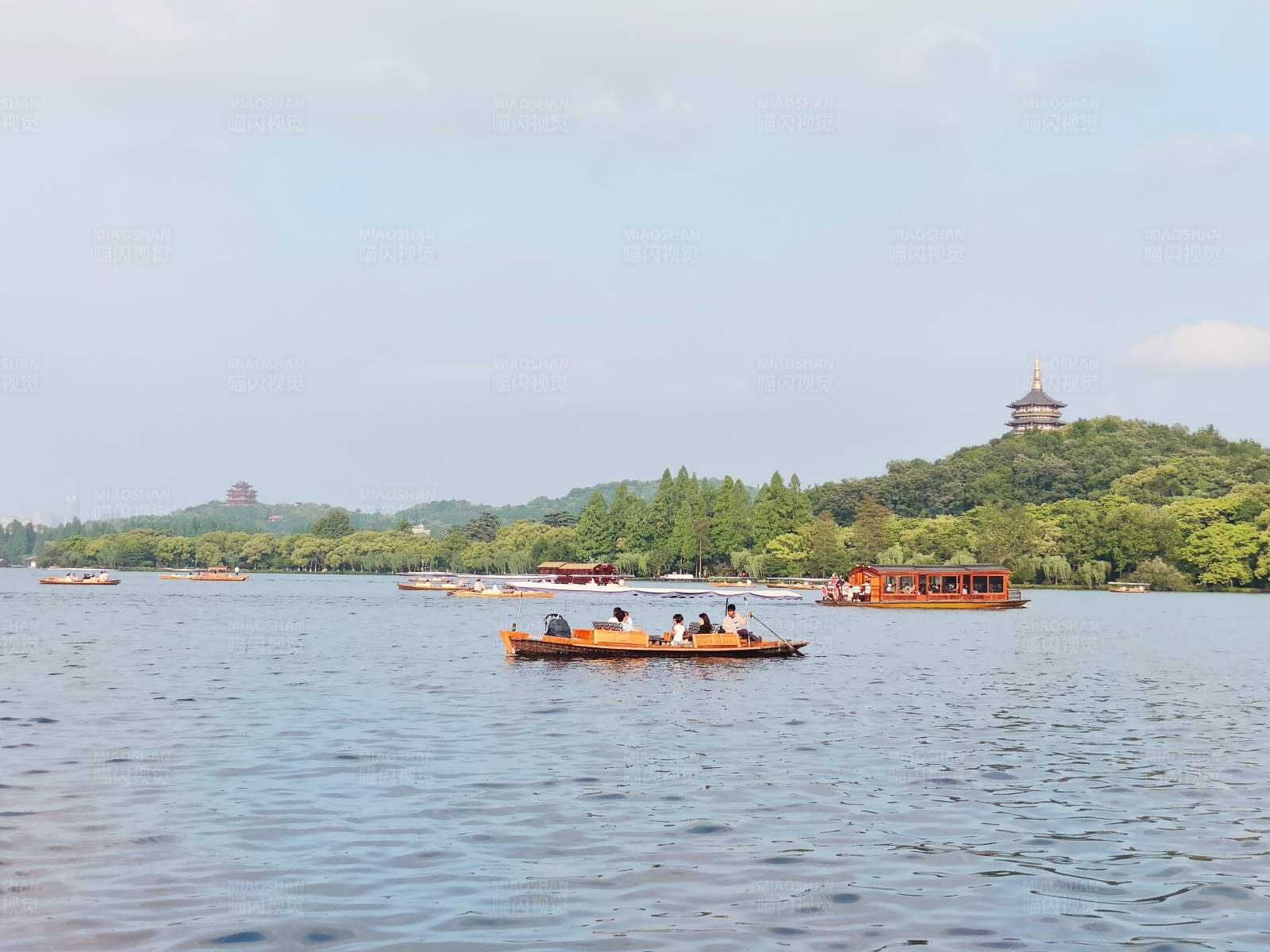 杭州西湖游船图片