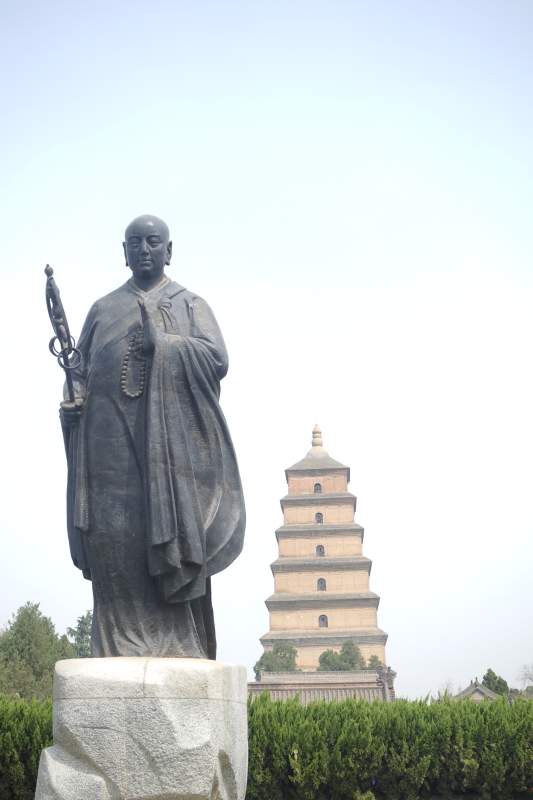 玄奘法师与大雁塔图片