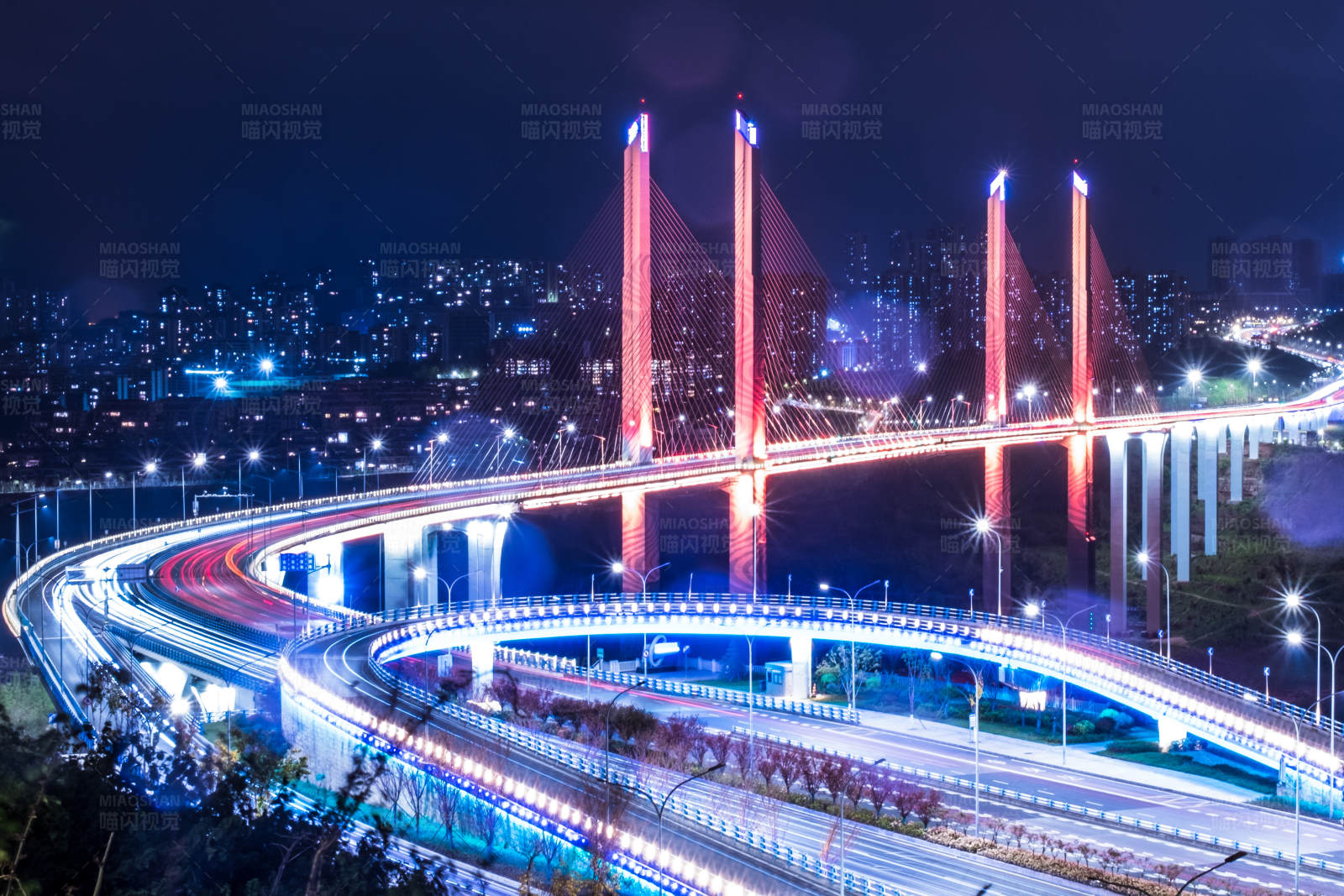 夜色中的重庆蔡家嘉陵江大桥图片