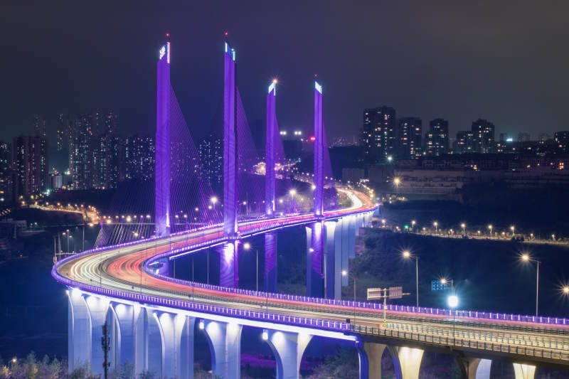 夜色中的重庆蔡家嘉陵江大桥图片