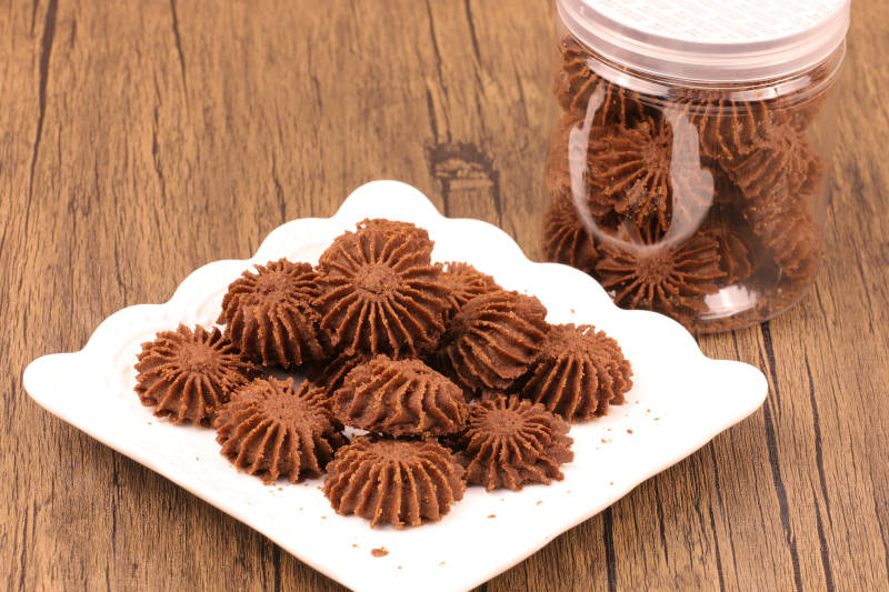 巧克力脆饼花形点心图片