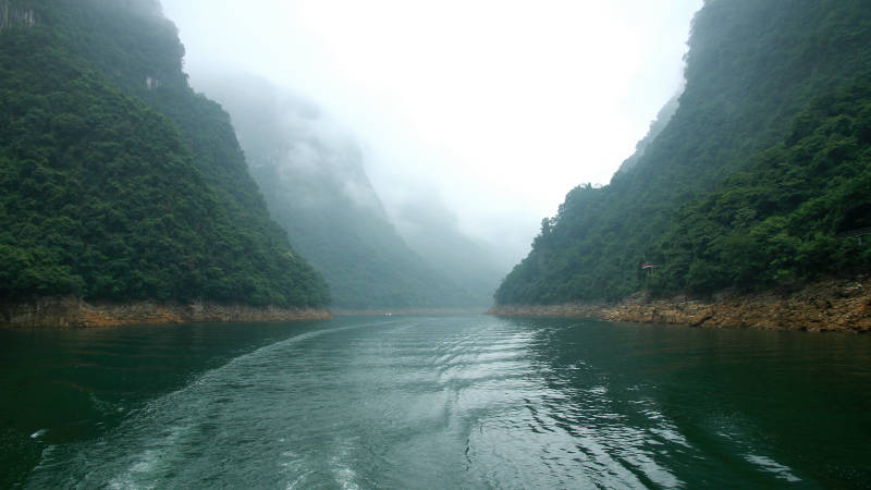 长江三峡的云雾景色图片