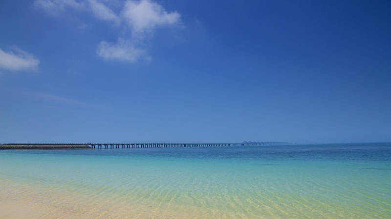 涠洲岛海滩与长桥图片