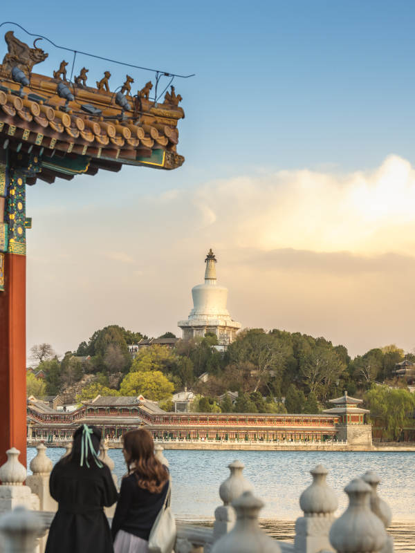 北京北海公园白塔夕阳图片