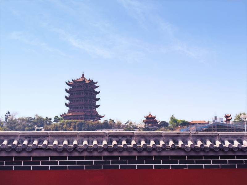 武汉黄鹤楼阁映蓝天图片