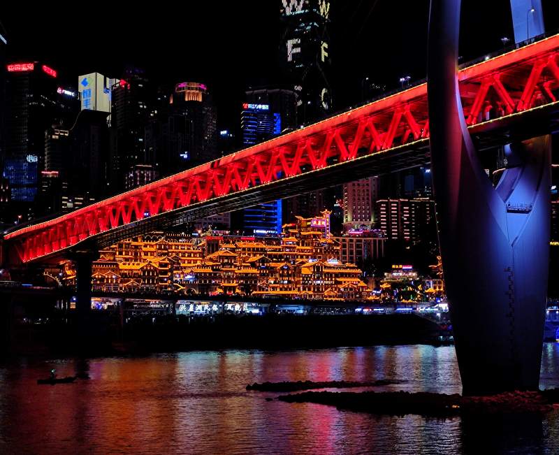 重庆夜色中的千厮门大桥图片