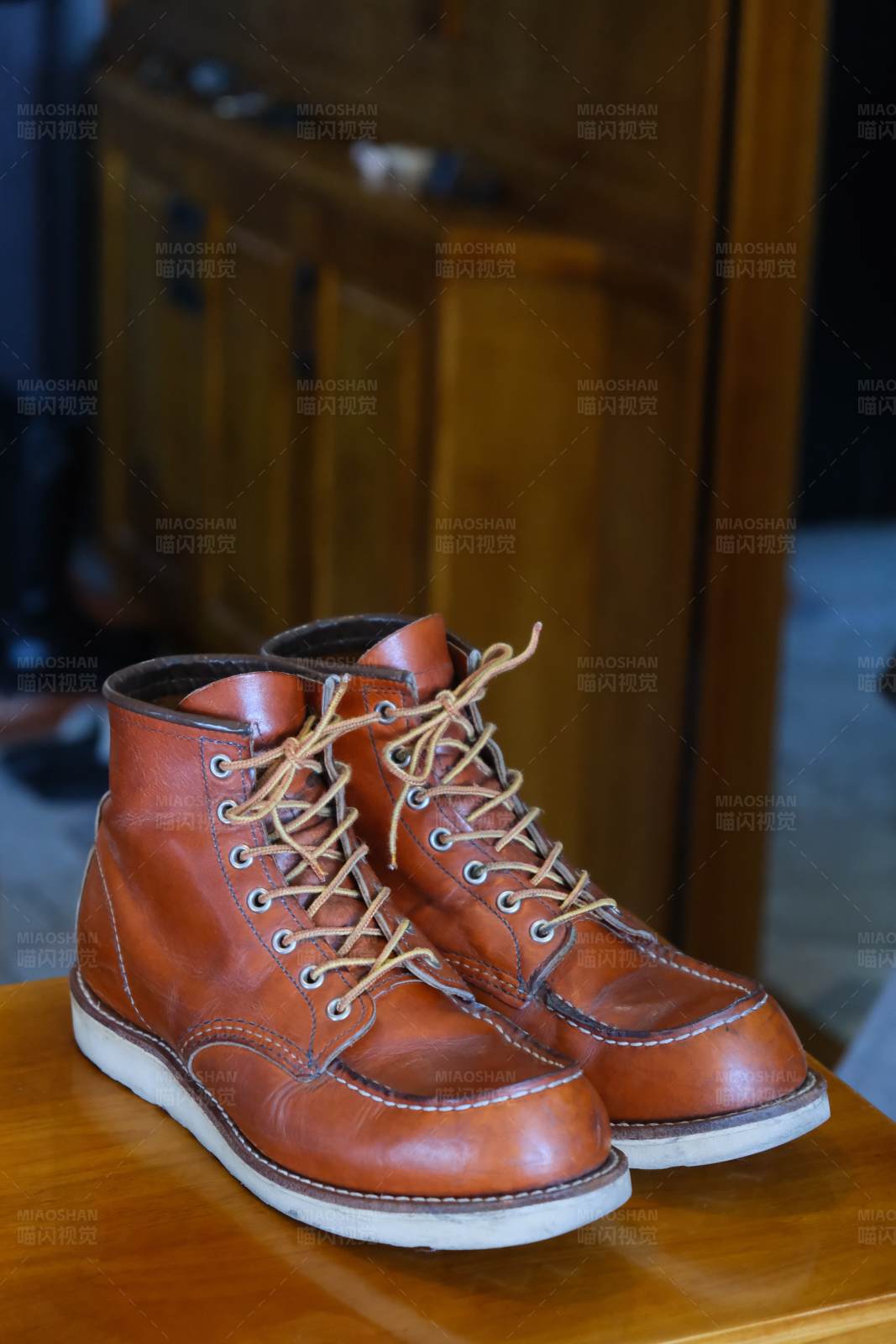 经典工装靴图片