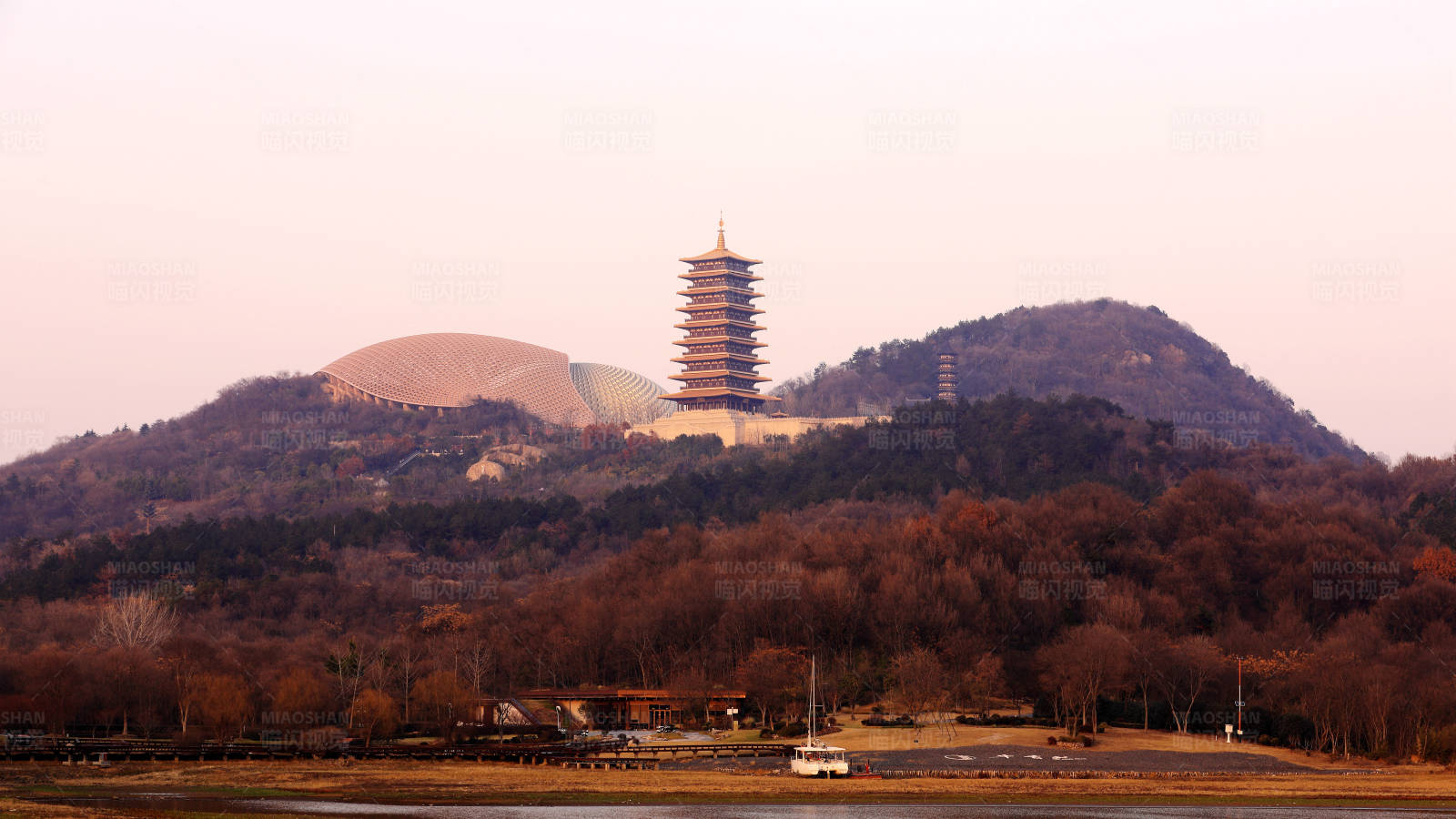 夕阳下的南京牛首山风光图片
