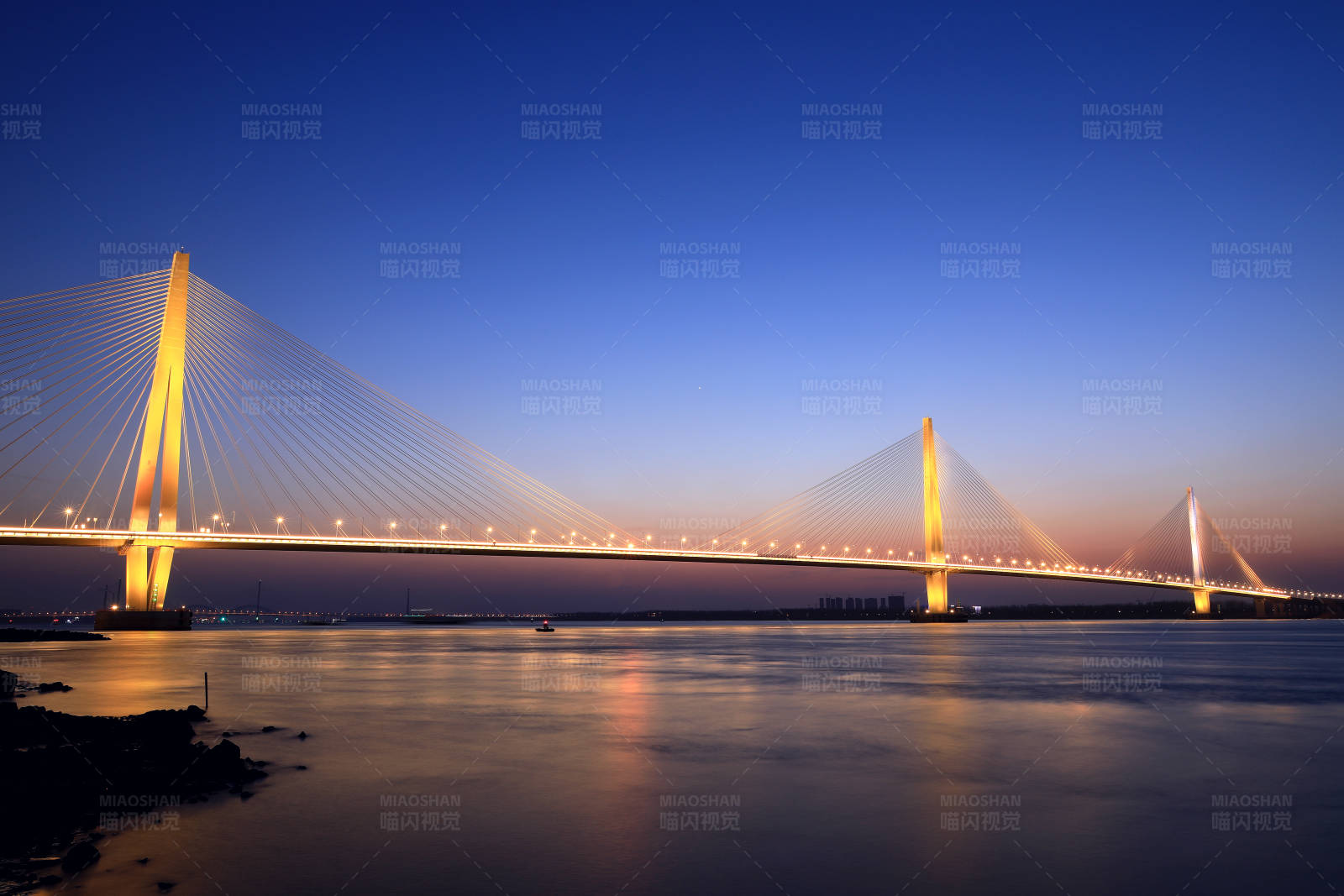 南京江心洲长江大桥夜景图片