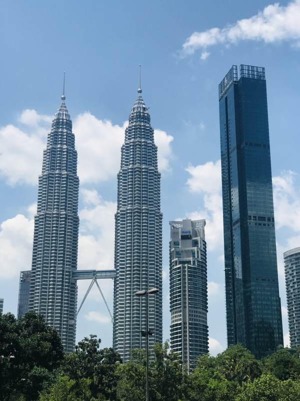 马来西亚 双子塔与城市天际线图片