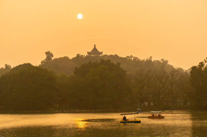 黄昏下的福州西湖公园图片