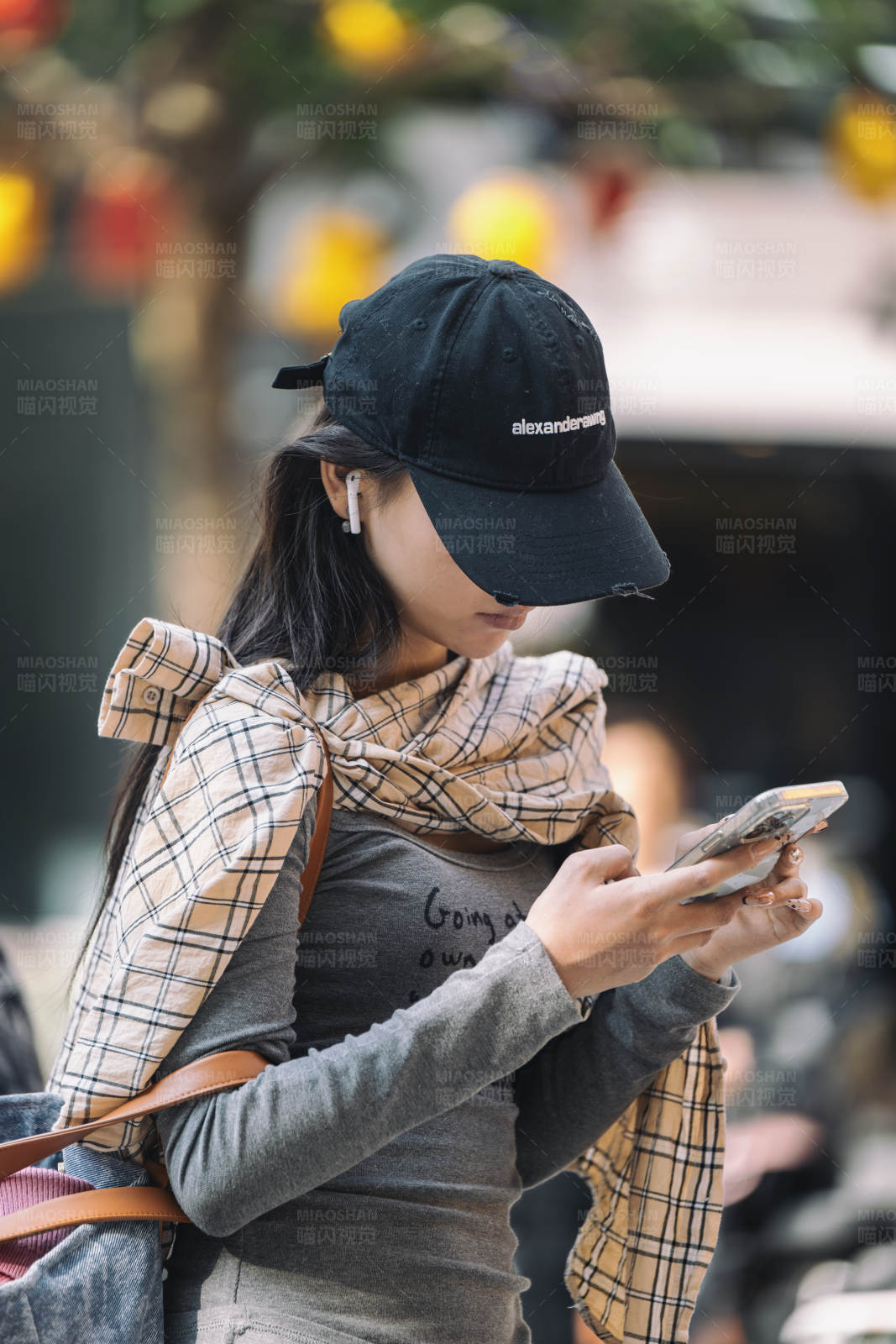 街头时尚 格子与科技图片