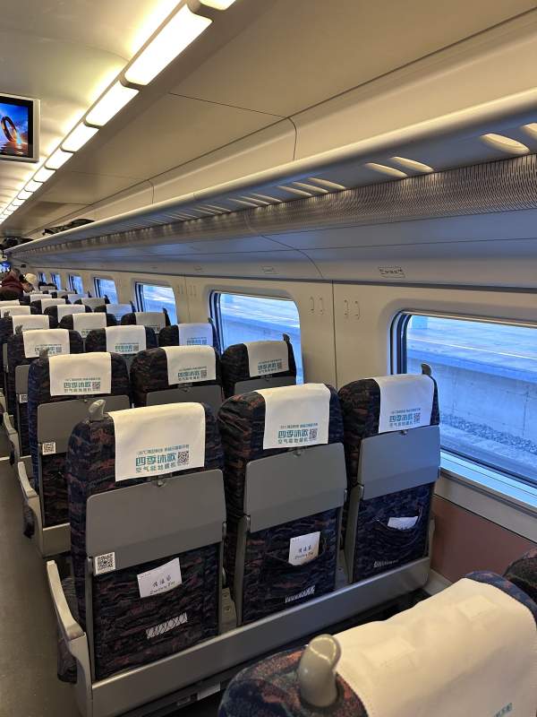 高铁车厢内景图片