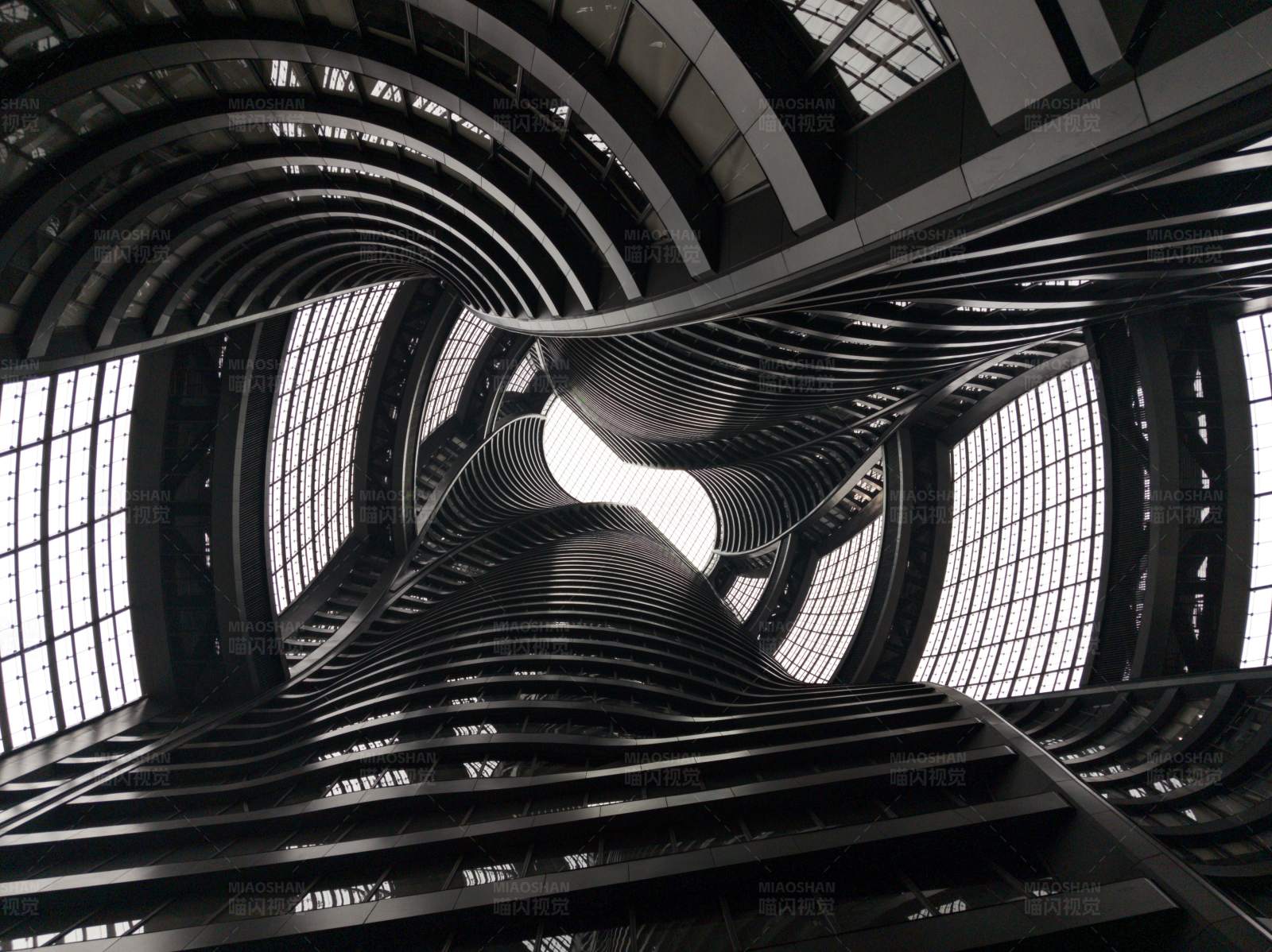 现代建筑的螺旋上升图片