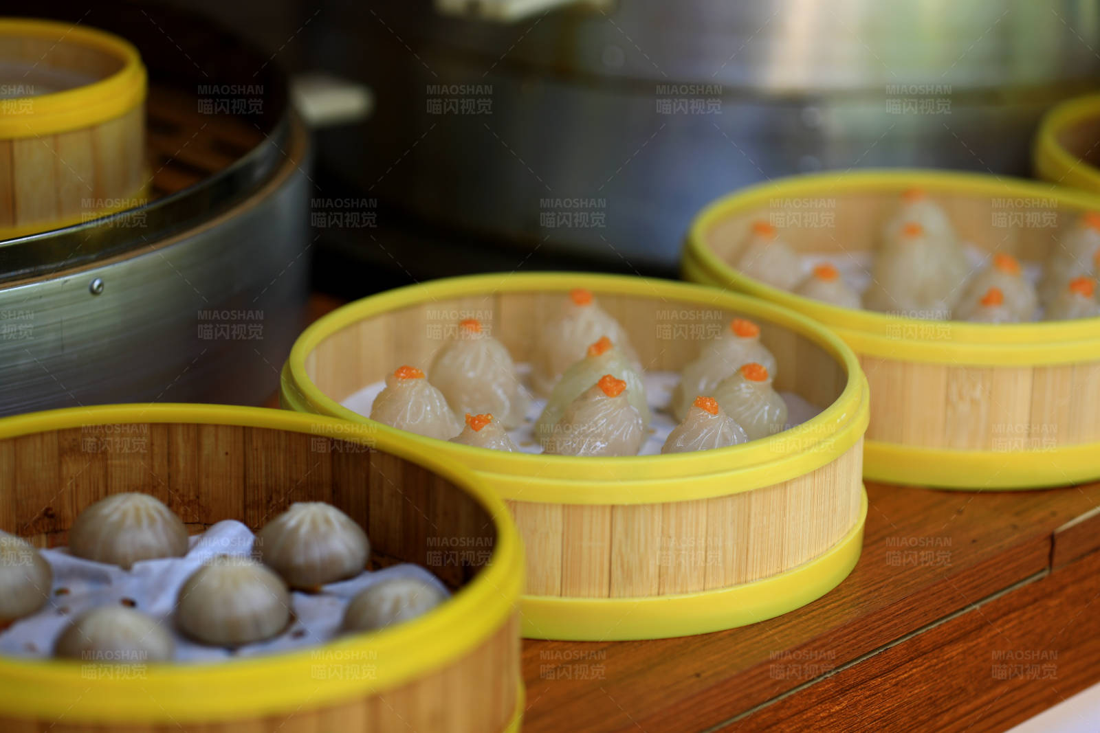 蒸笼里的美味点心图片
