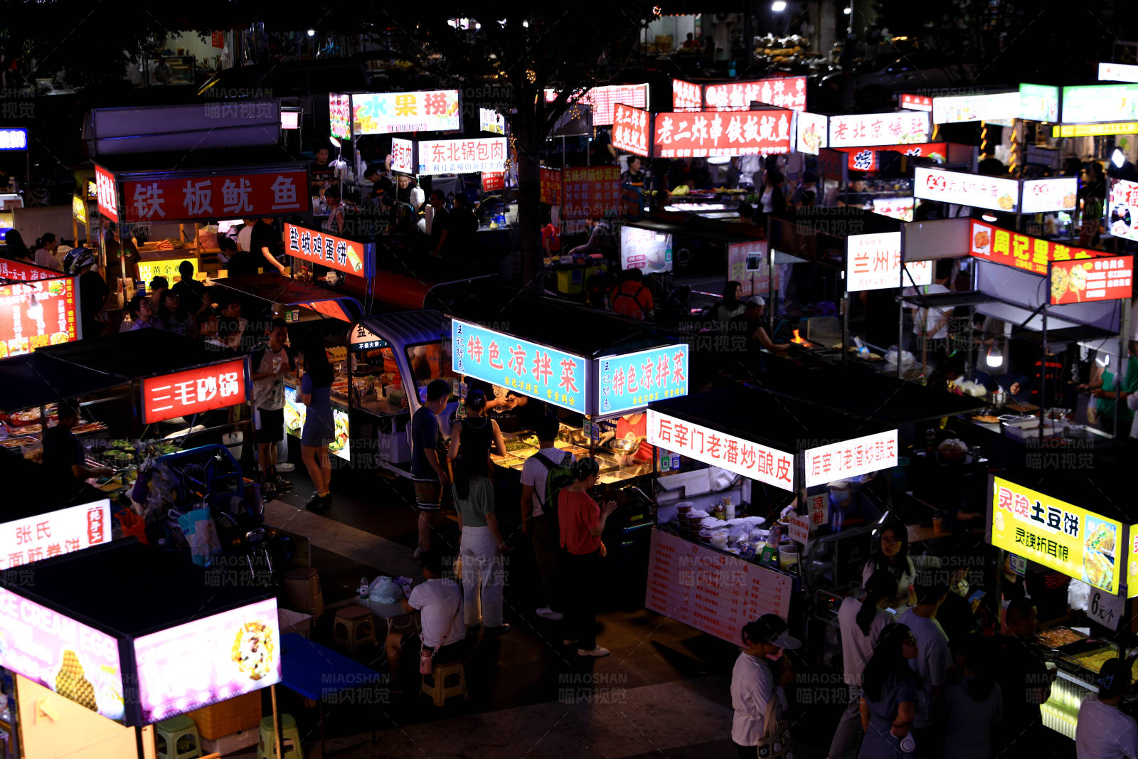 夜市灯火通明图片
