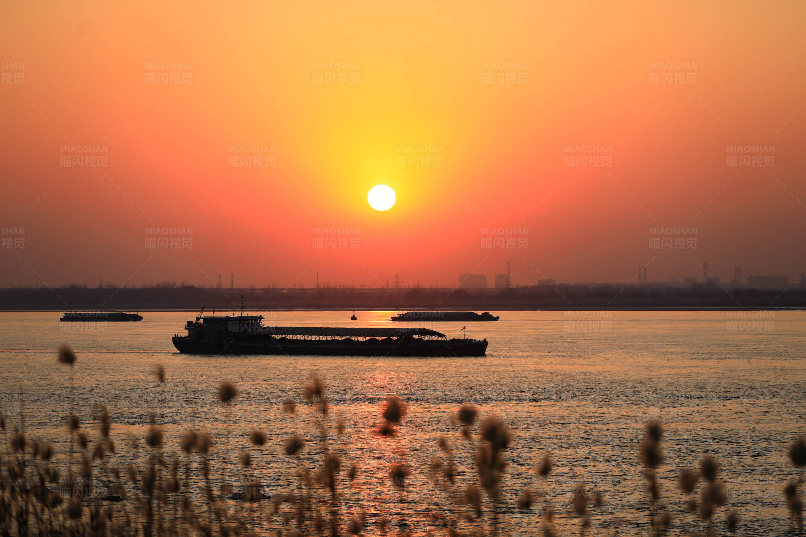 夕阳下的长江风光图片