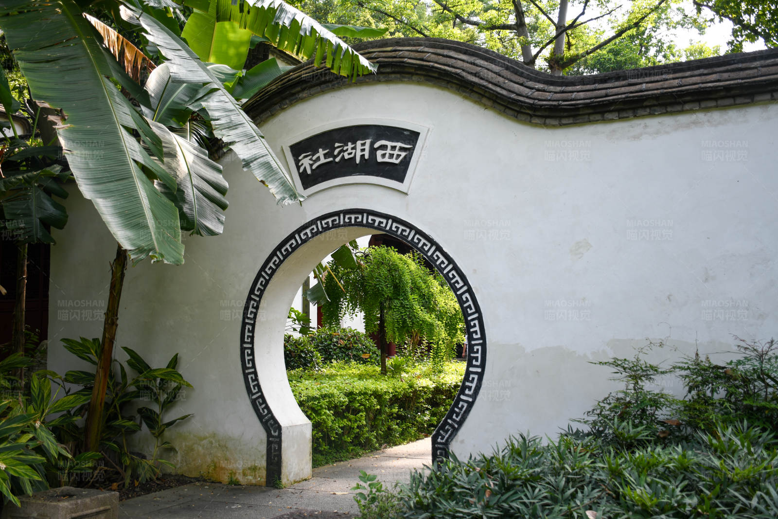 西湖花园的入口图片