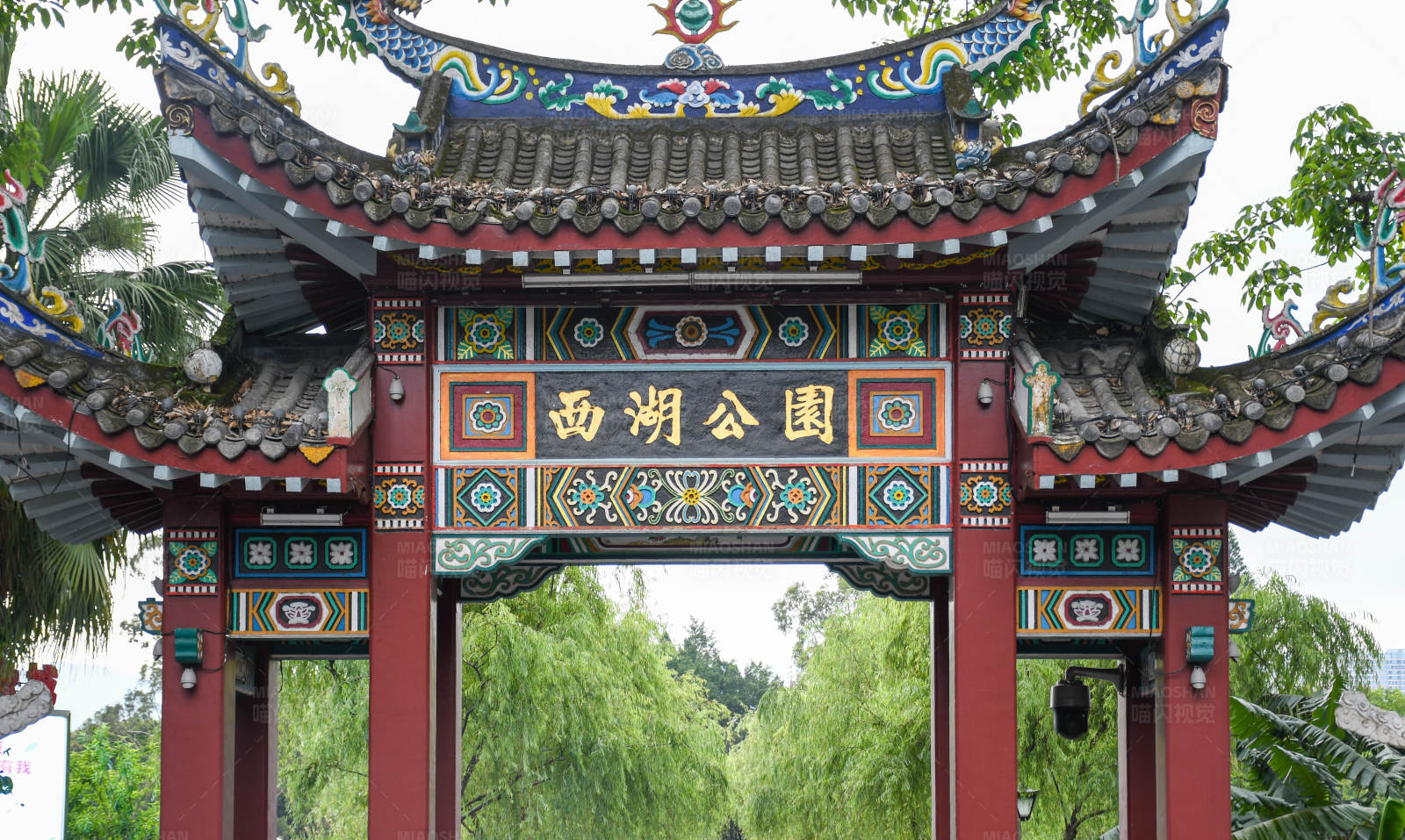 西湖公园入口牌坊图片