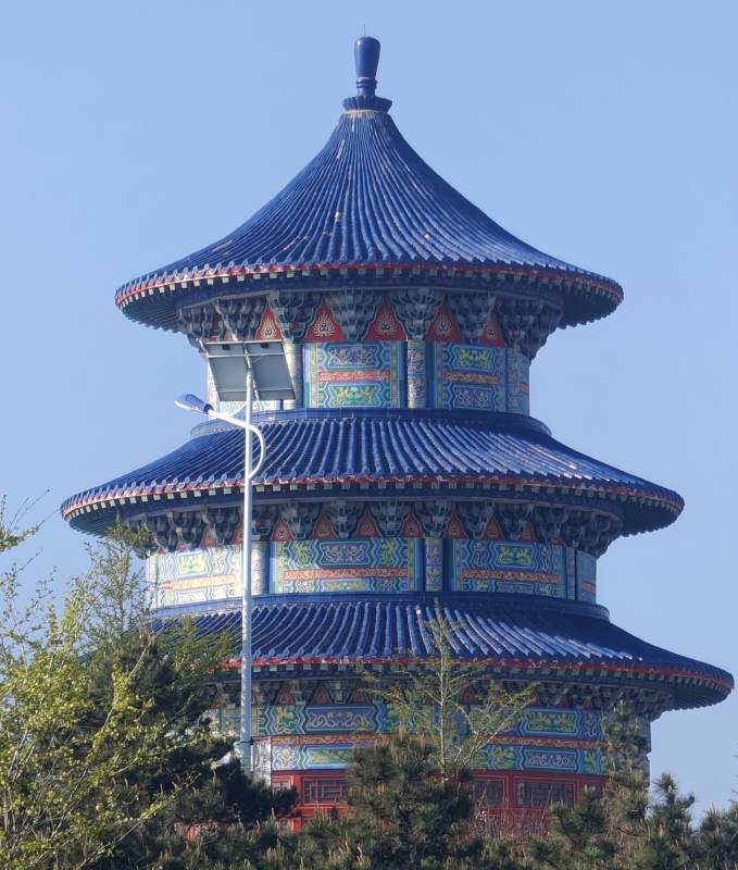 蓝色屋顶的中国塔图片