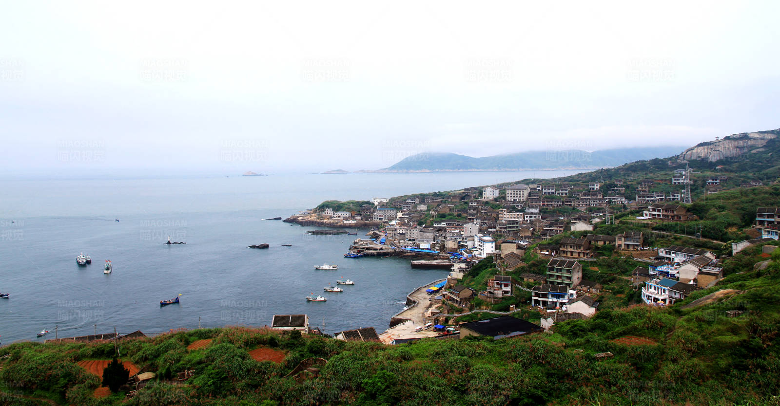 浙江东极岛海边渔村风光图片