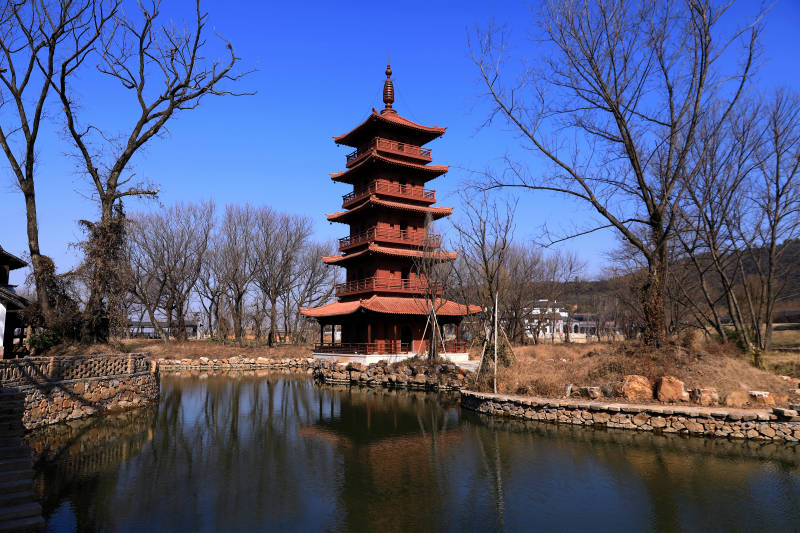 宜兴窑湖小镇古塔映水 静谧美景图片