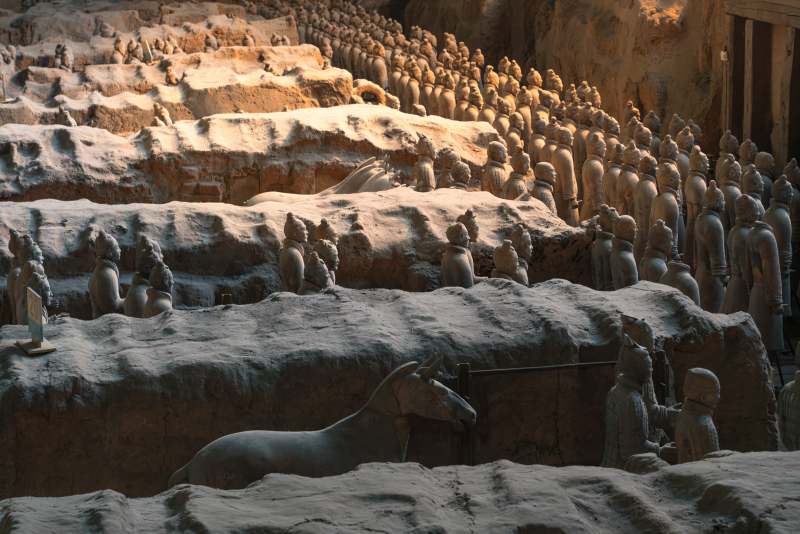 兵马俑的宏伟景象图片