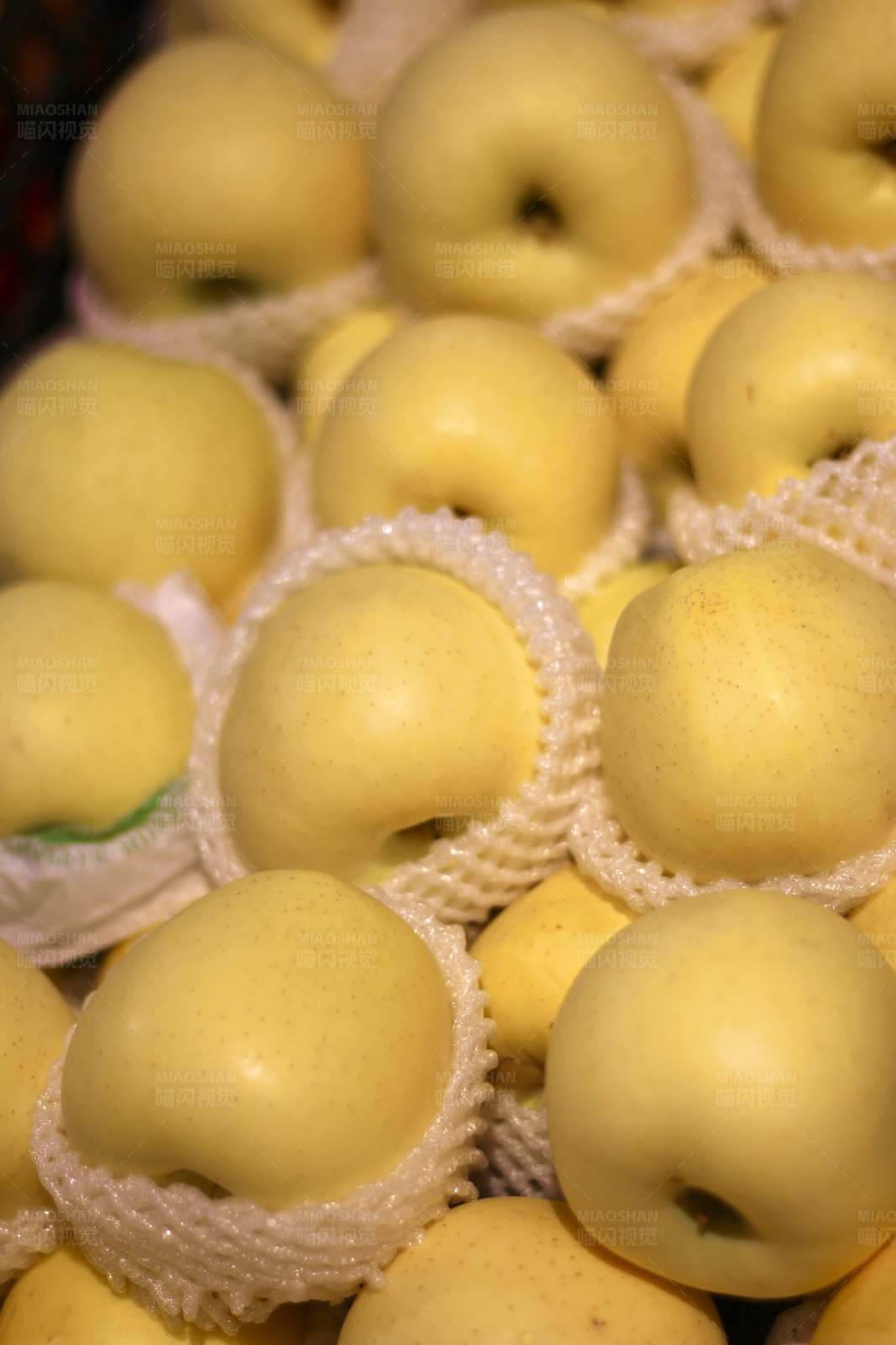 新鲜黄苹果图片