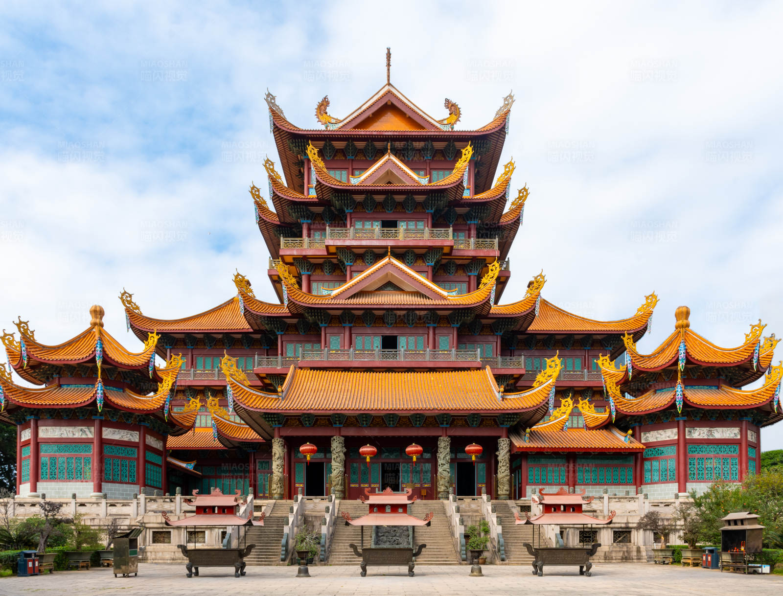 宏伟的东方寺庙建筑图片