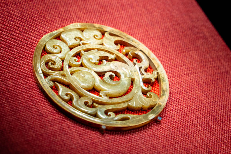 南越王博物院古代金饰龙纹牌图片