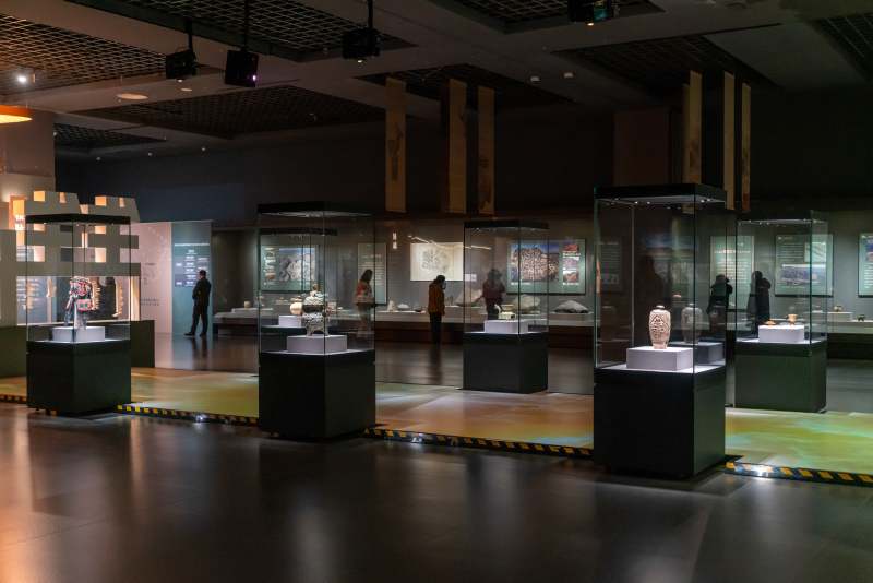 博物馆内的展品展示图片