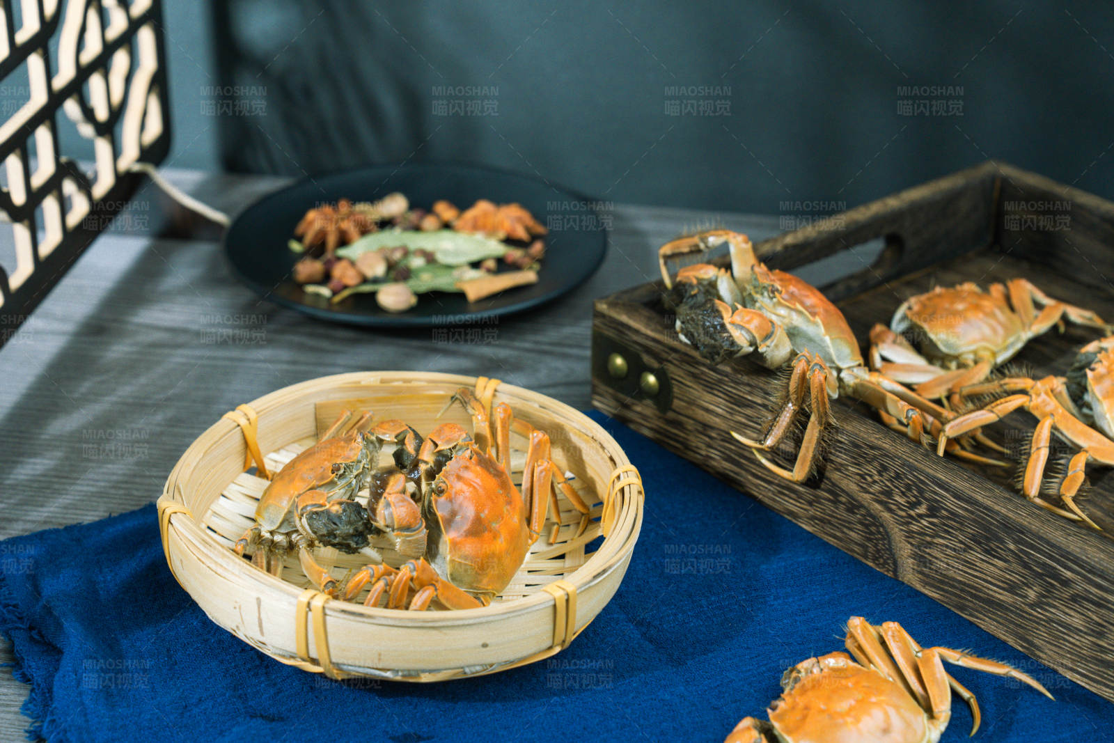 美味螃蟹宴图片