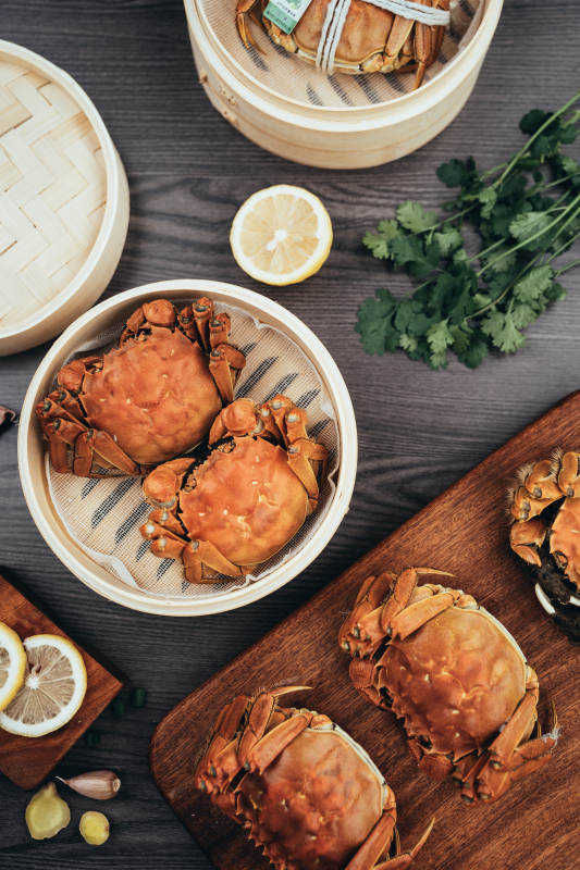 蒸螃蟹与柠檬图片