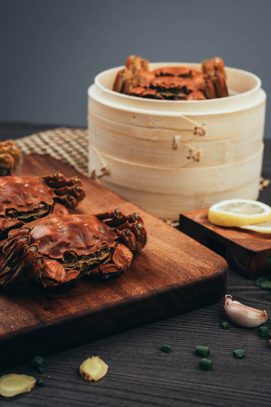 蒸螃蟹与柠檬图片
