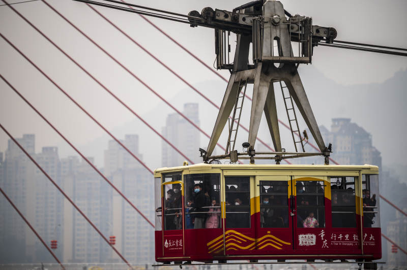 长江索道上的乘客图片