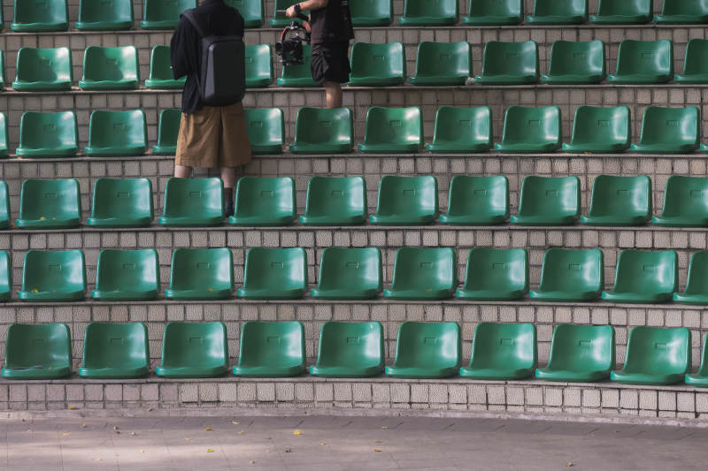 空座与摄影者图片