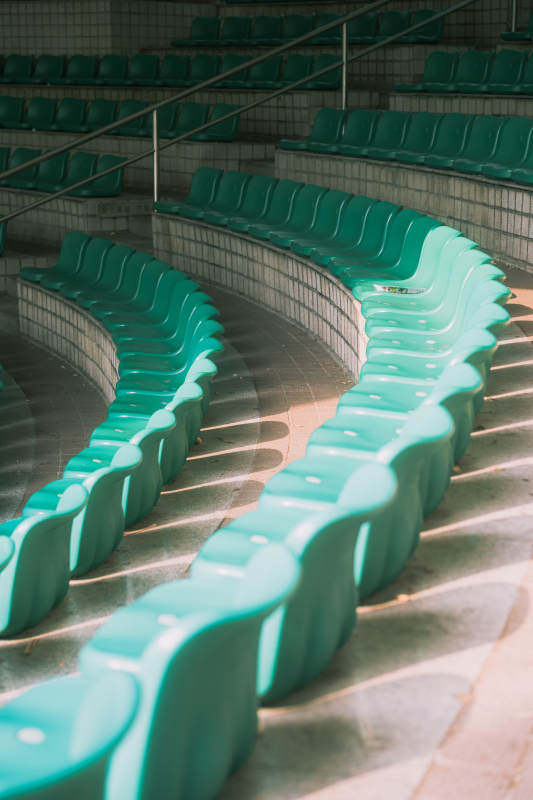 空旷的绿色座椅图片