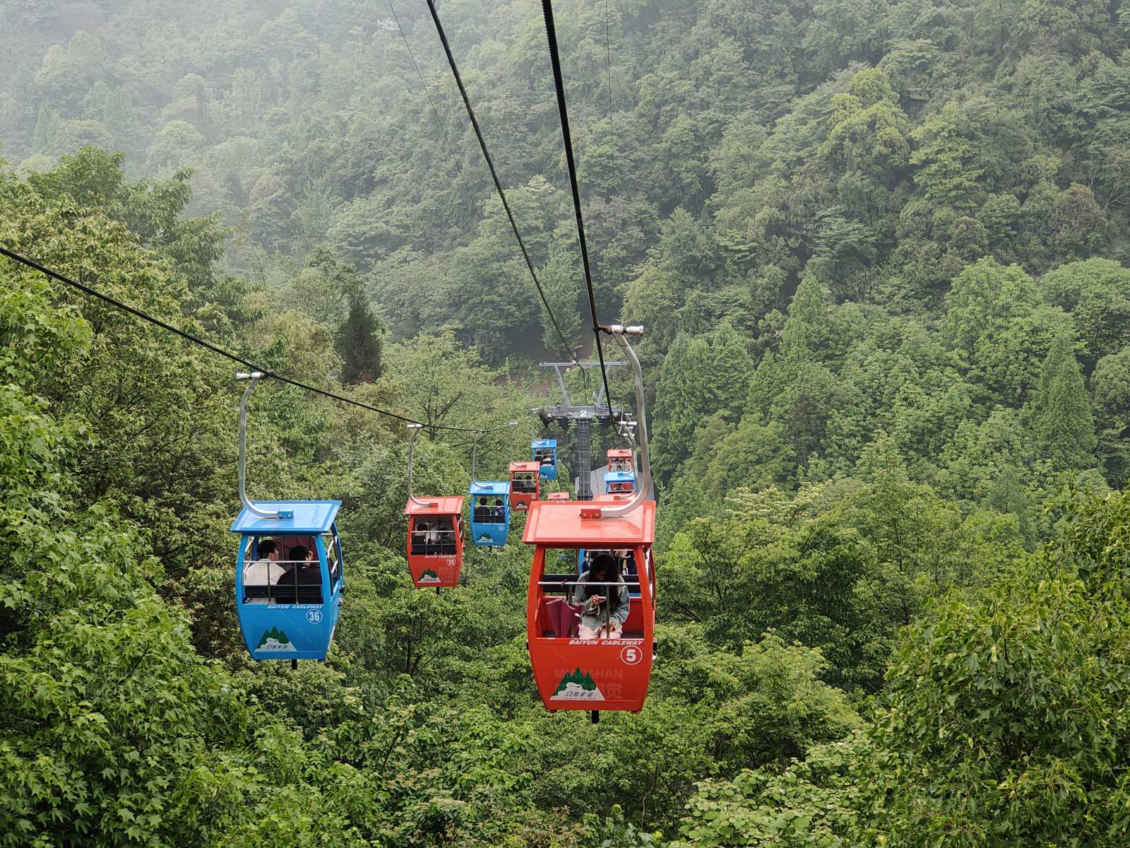 山间缆车游图片