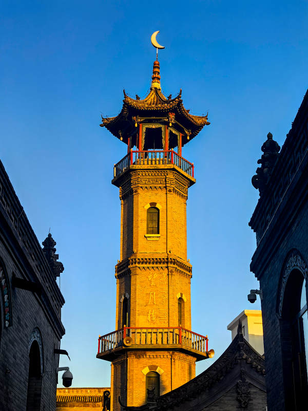 古塔映夕阳图片