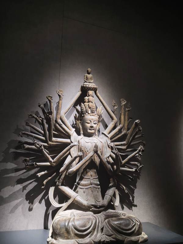 千手观音雕像图片
