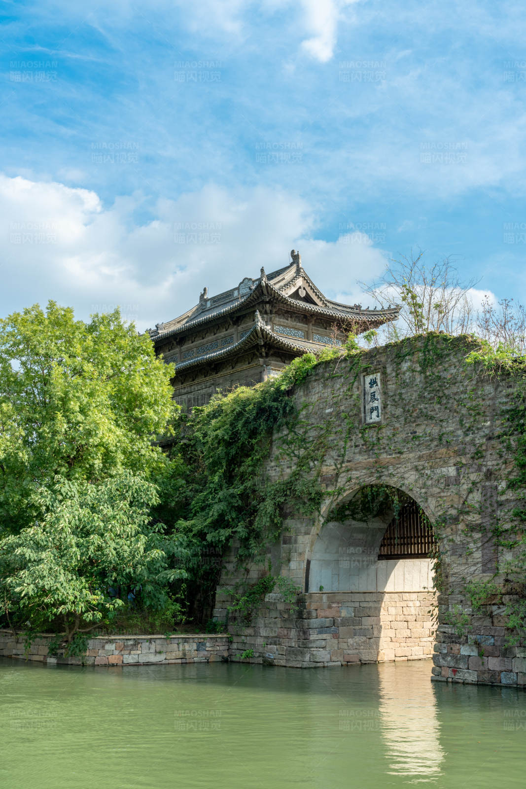 古城墙与护城河图片