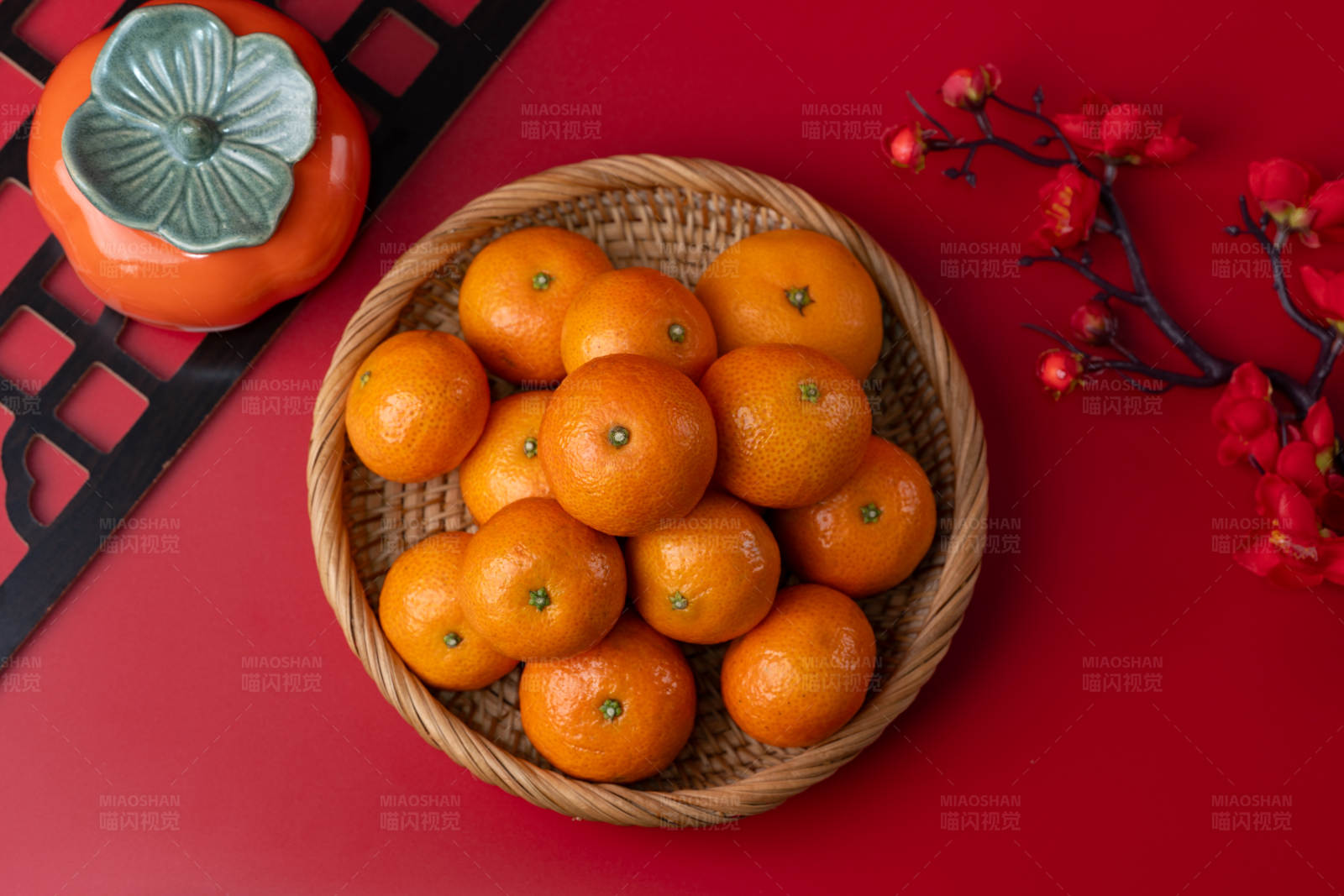 春节橙子柿子篮图片