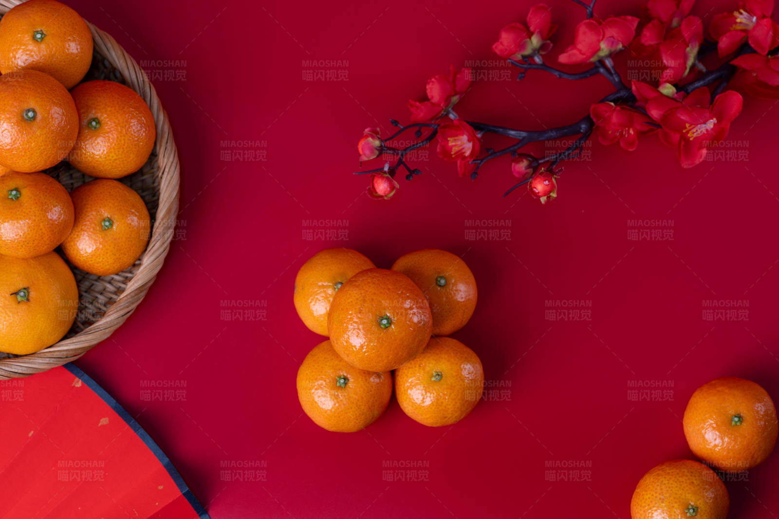 春节橙子与红梅装饰图片