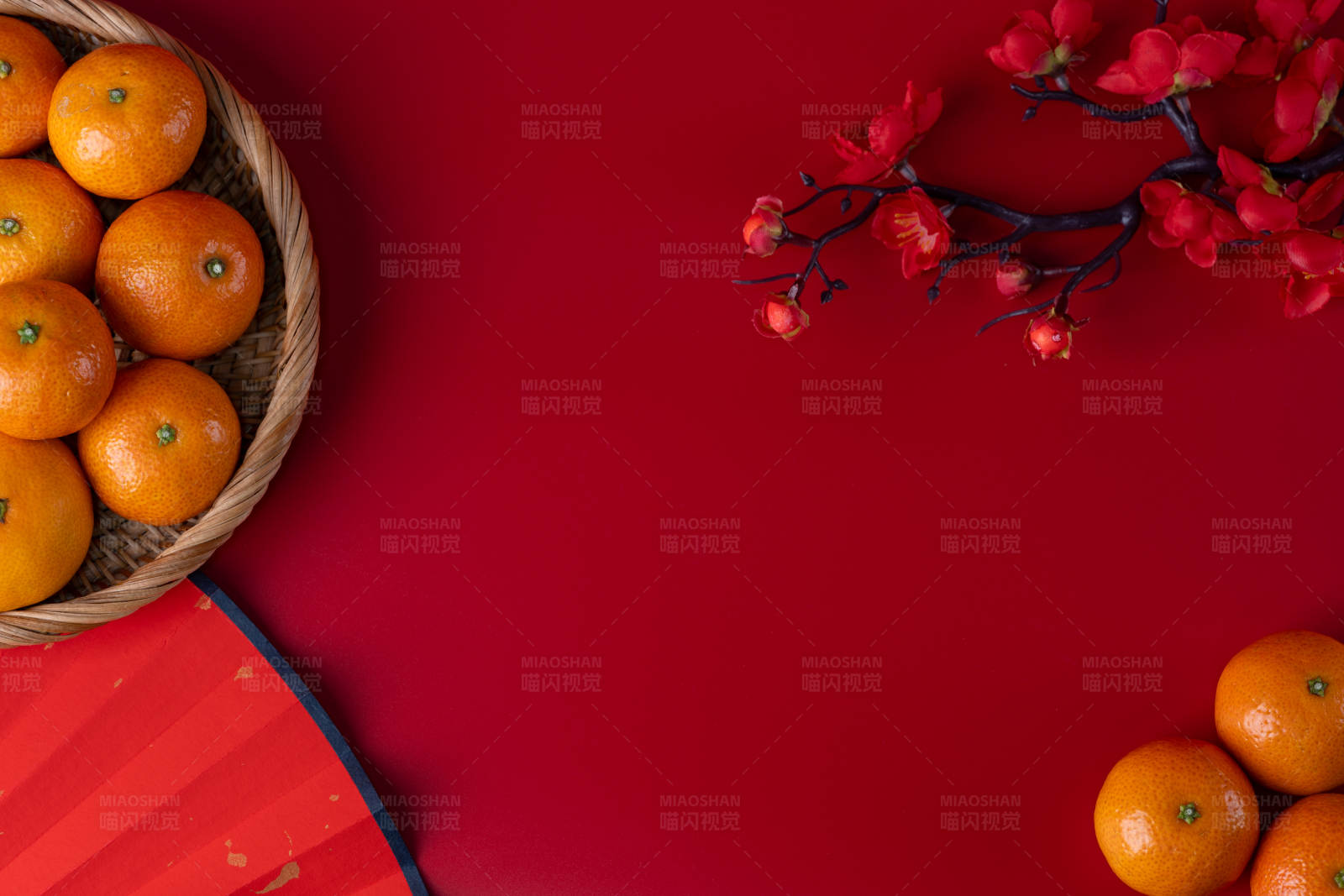 春节橙子与红梅布置图片