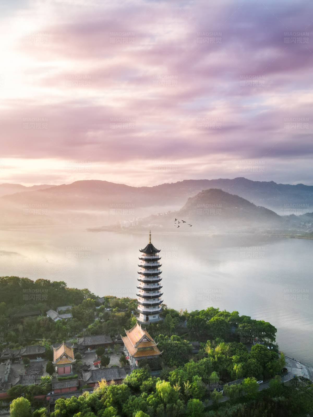 西湖雷峰塔日出图片